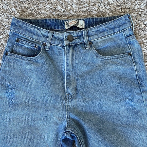 Boohoo Light Blue Wash 100% Cotton High Waist Mom Jeans Sz 6 - Picture 3 of 10